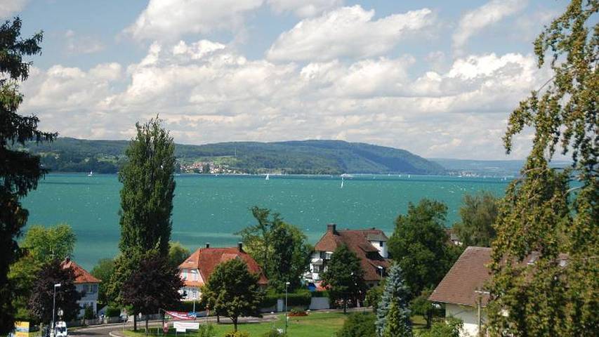 Ferienwohnung für 6 Personen, mit Ausblick und Garten sowie Seeblick in Unteruhldingen