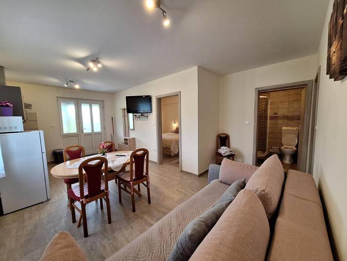 Location de vacances pour 2 personnes, avec jardin ainsi que vue et terrasse à Vipava - 4