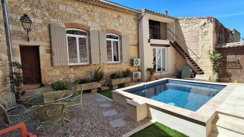 Location de vacances pour 6 personnes, avec Balcon ainsi que Terrasse et Piscine à Fournès
