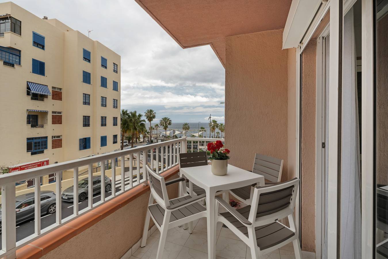 Apartamento entero, Vacaciones 'Bonjour' con vistas al mar, balcón y Wi-Fi in Aroba, Candelaria
