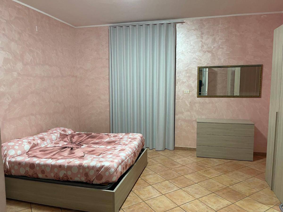 Villa Lidia & Attico degli artisti, free pets , giardino recintato e attrezzato in Scauri, Provincia di Latina