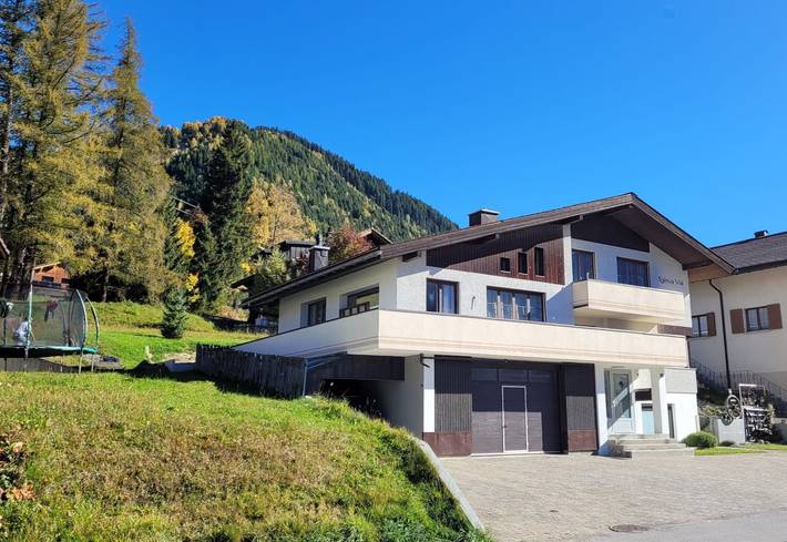 Ferienwohnung für 4 Personen, mit Balkon und Garten in Surselva