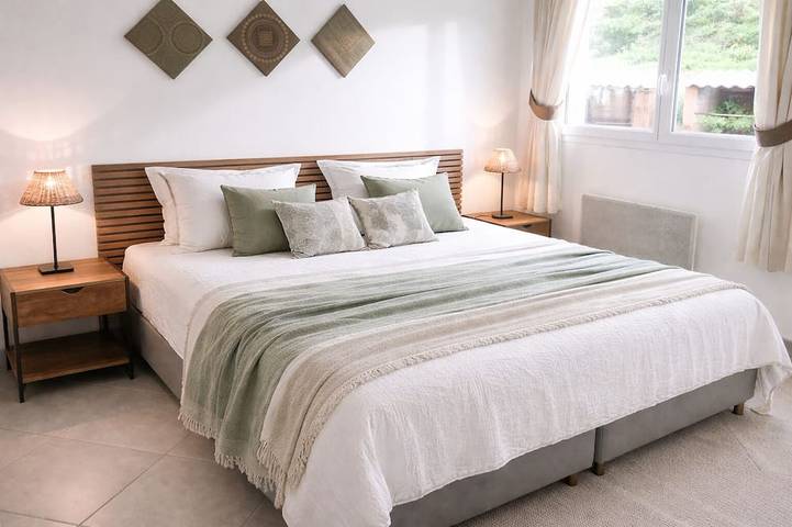 Location de vacances pour 5 personnes, avec terrasse et jardin à Sainte-Lucie-de-Tallano - 2