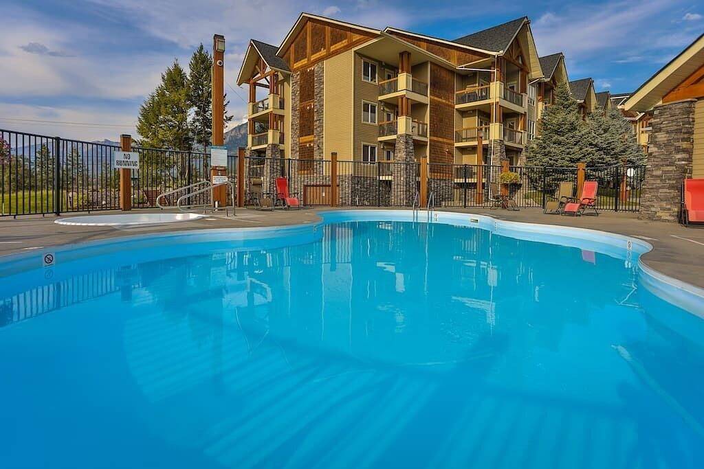 Ganze Wohnung, Sable Ridge View Suite - Fireplace - Pool - A/C in Radium Hot Springs, Kootenay-Nationalpark