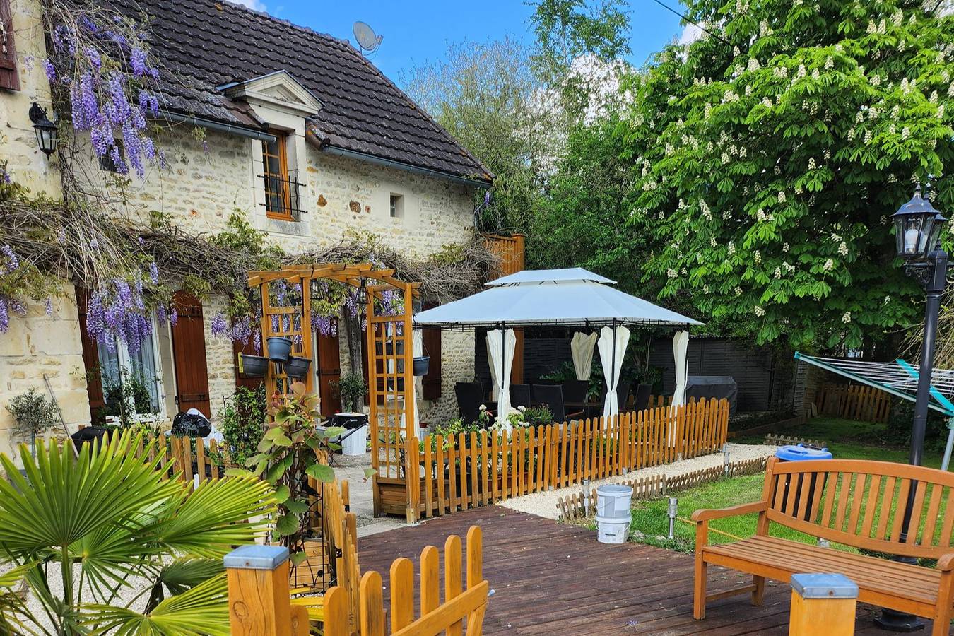 Apartamento vacacional entero, 2Bed Gite Sleeps 6 - Pool, Hot Tub, Parking in Château-Garnier, Vienne