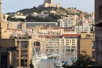 Gîte pour 4 personnes, avec balcon dans Basilique De Sainte Marie Majeure La Major Marseille