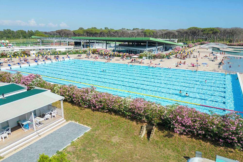 Mobilehome with pool and restaurant in Rome, Rome Province