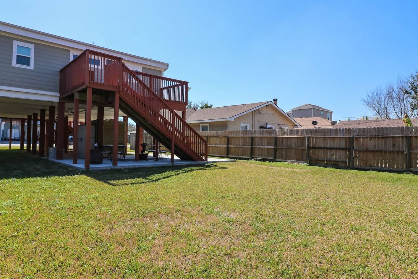 Great location, spacious yard, & coffee bar in Galveston Island, Galveston