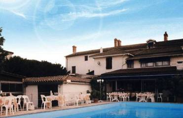 Hôtel pour 2 personnes, avec piscine ainsi que jardin et terrasse à Romanèche-Thorins