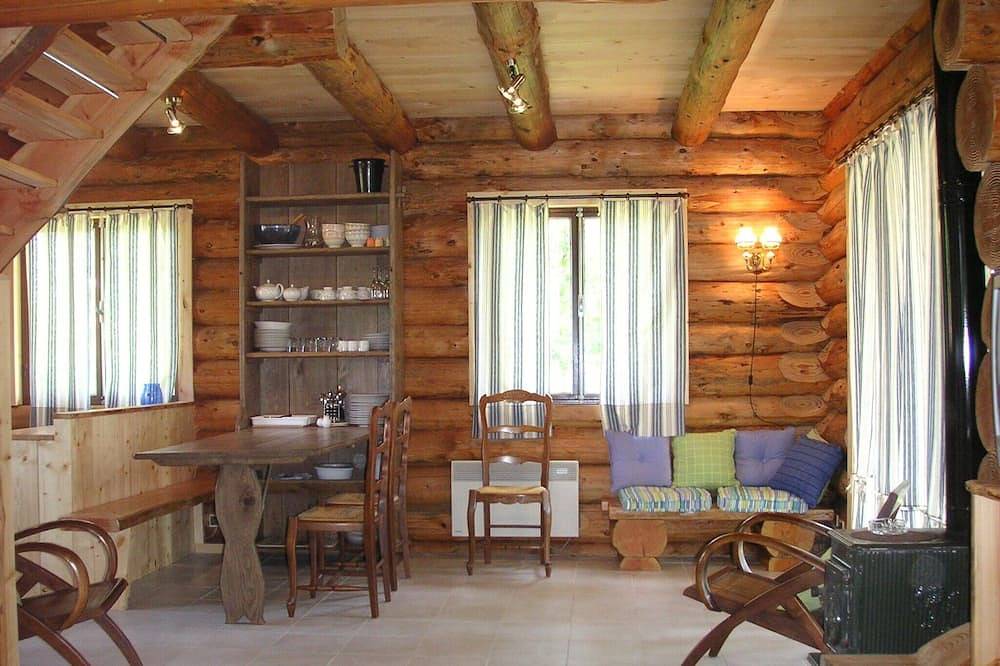 Blockhaus in Champagner mit Pool (im Sommer) und Sauna in Essoyes, Aube
