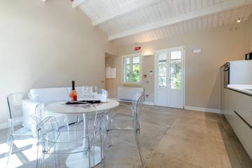 Villa for 4 Guests in Alghero, Sassari Province, Picture 4