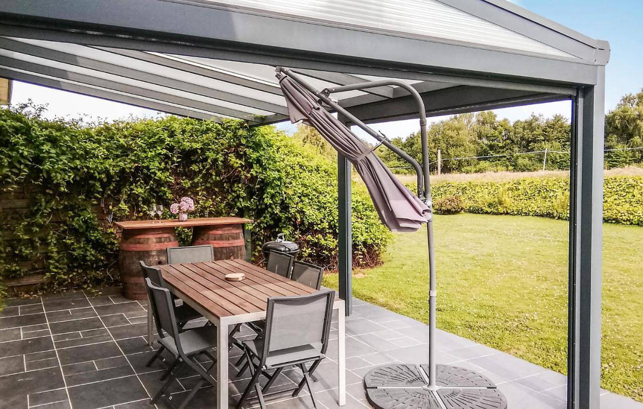 Four-Bedroom Holiday Home in Saint-Aubin-Routot, Région du Havre