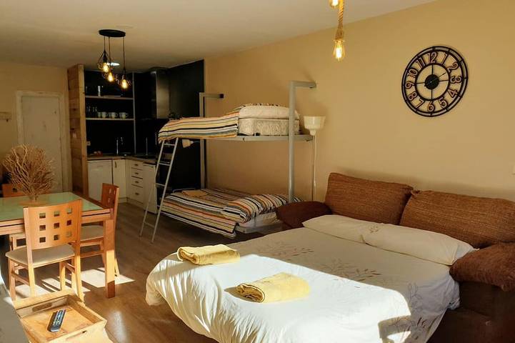 Ganze Wohnung, Schöne Wohnung mit privater Garage direkt an der Piste in Candanchú, Aisa