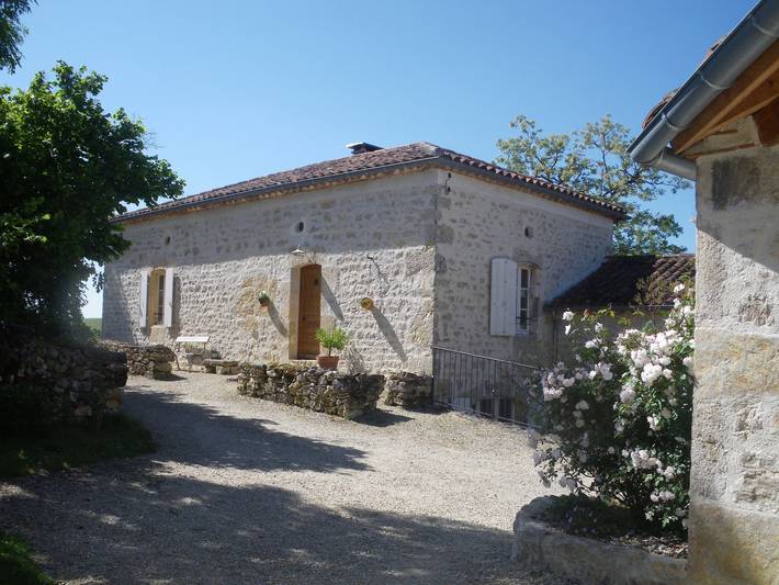 Gîte pour 12 personnes, avec piscine, adapté aux familles à Grézels