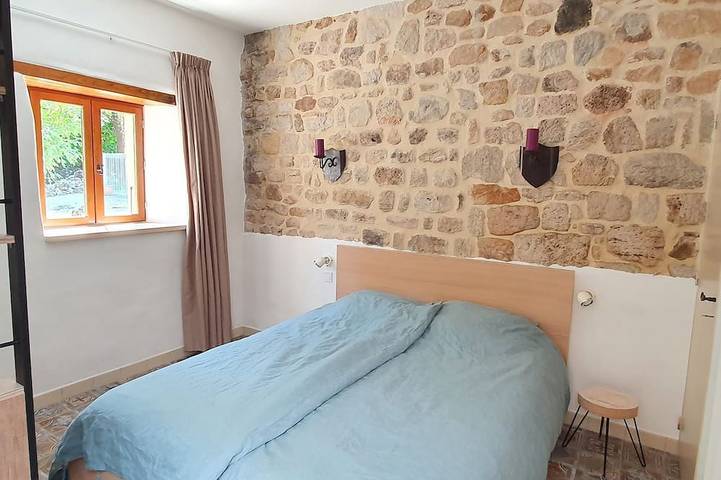 Location de vacances pour 3 personnes, avec piscine et jardin, animaux acceptés dans Largentière - 2