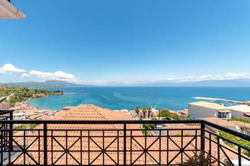 Gîte pour 8 personnes, avec balcon et vue, adapté aux familles à Koróni