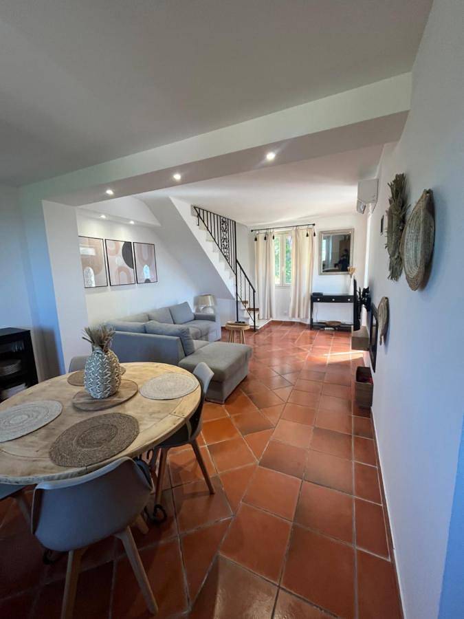 Location de vacances pour 4 personnes, avec Balcon ainsi que Terrasse et Vue à Calenzana