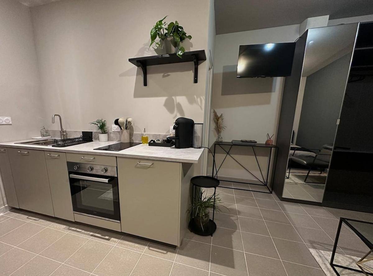 Appartement entier, One-Bedroom Apartment in Villette-d'Anthon, Région de Vienne