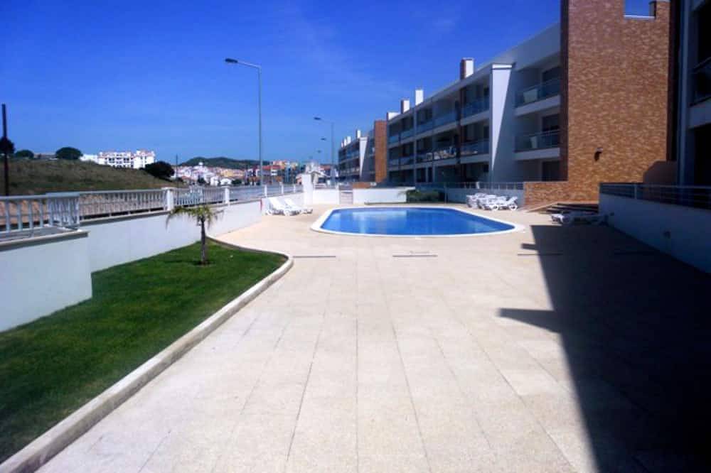 Apartamento entero, 2 dormitorios planta baja Moderno apartamento con balcón extendido Y Barbacoa privada in Praia de São Martinho do Porto, São Martinho do Porto