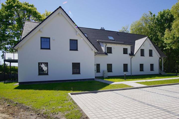 Ferienwohnung für 2 Personen, mit Balkon und Pool sowie Sauna in Lobbe