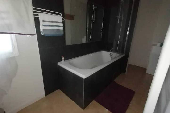 Family house with private garden sleeps 8 among the vines. Allowed celebrations in La Crau, Mediterranean Coast (France)