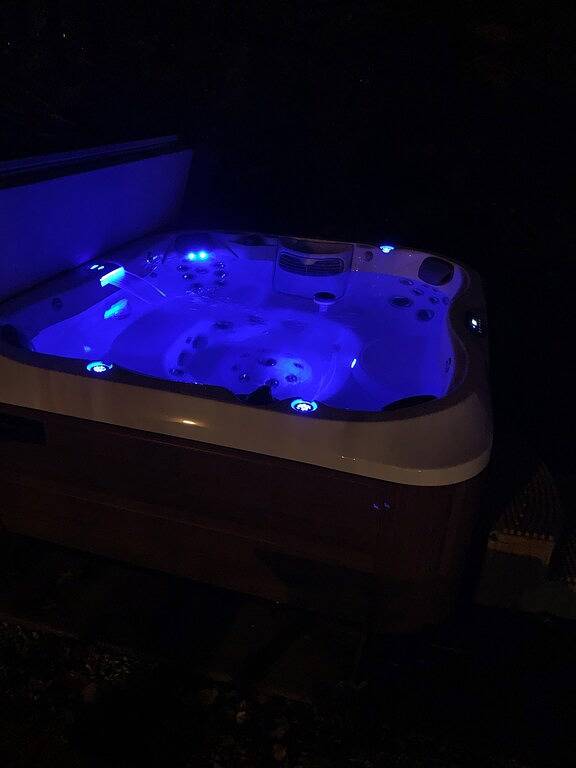 Glamorous Camping - Hot Tub - Gotl - Sunset Vacation Rentals in Geneva-on-the-Lake, Ashtabula County