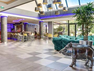 Hôtel pour 3 personnes, avec piscine ainsi que vue et jardin, animaux acceptés à Saint-Jean-de-Braye