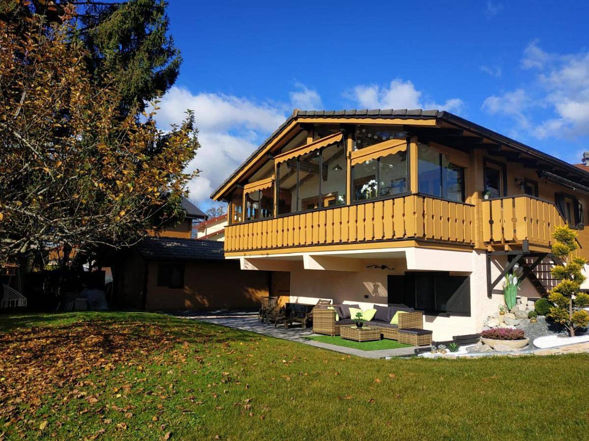 Chalet de charme à côté de Genève Annecy Chamonix, vue sur les montagnes, sauna jacuzzi en option in Viuz-en-Sallaz, Région de Bonneville