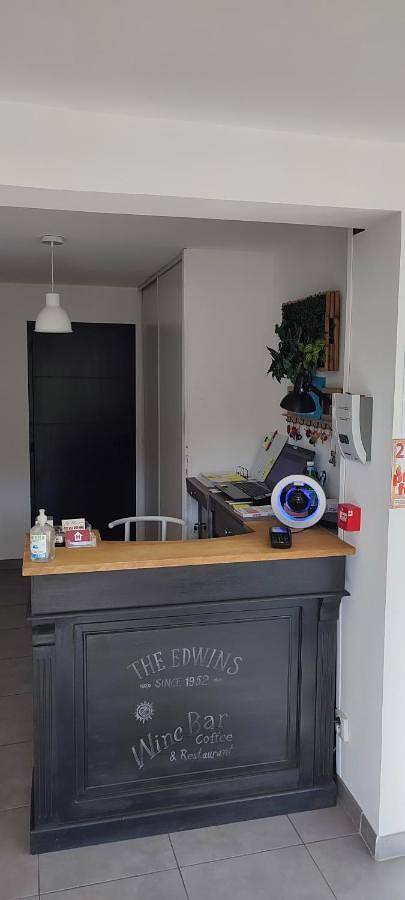 Hôtel Le 15 Périgueux - proximité A 89 in Coulounieix-Chamiers, Périgord Blanc