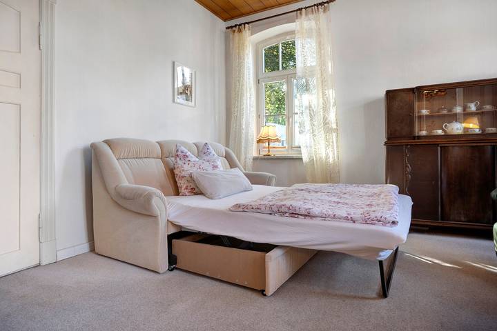 Holiday Home 'Ivenack Old School' with Private Terrace and Private Garden in Ivenack, Mecklenburgische Seenplatte
