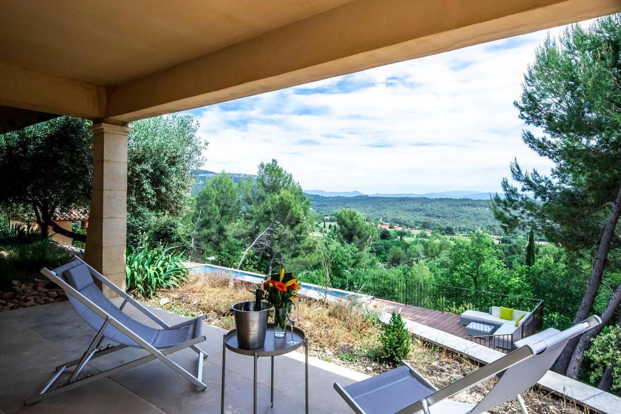 Appartement entier, Independent Panoramic Studio with Pool - Le Tholonet in Le Tholonet, Région d'Aix-en-Provence