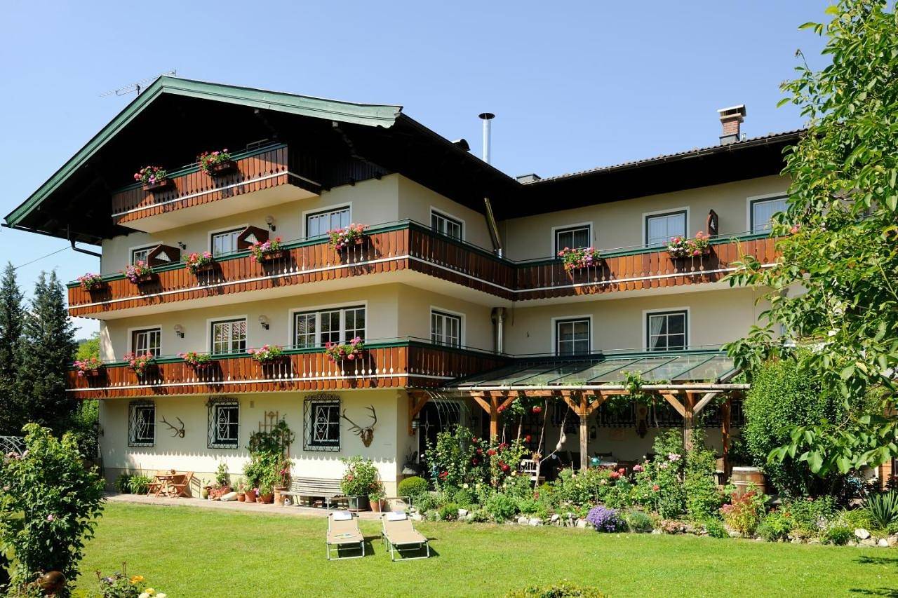 Classic Double Room with Balcony in Fuschl am See, Bezirk Salzburg-Umgebung