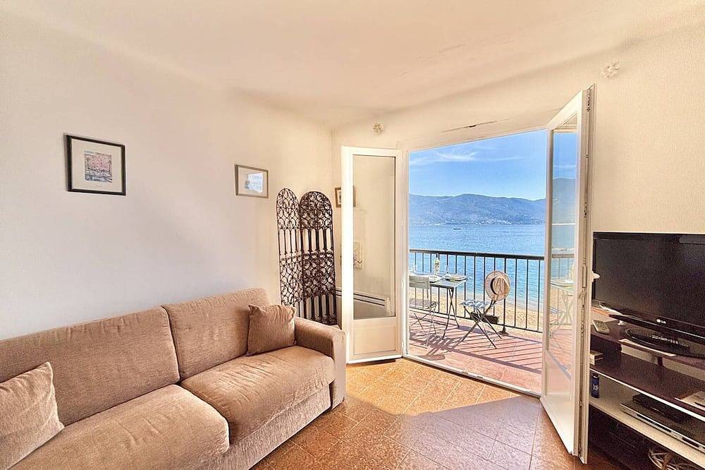 Appartamento intero, Waterfront apartment with terrace and sea view, Tiuccia in Casaglione, Golfe de Sagone