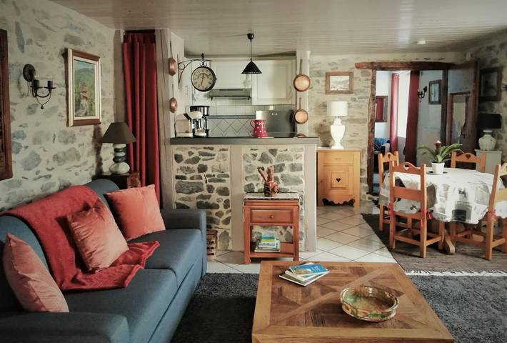 Gîte pour 4 personnes, avec jardin à Ugine - 2