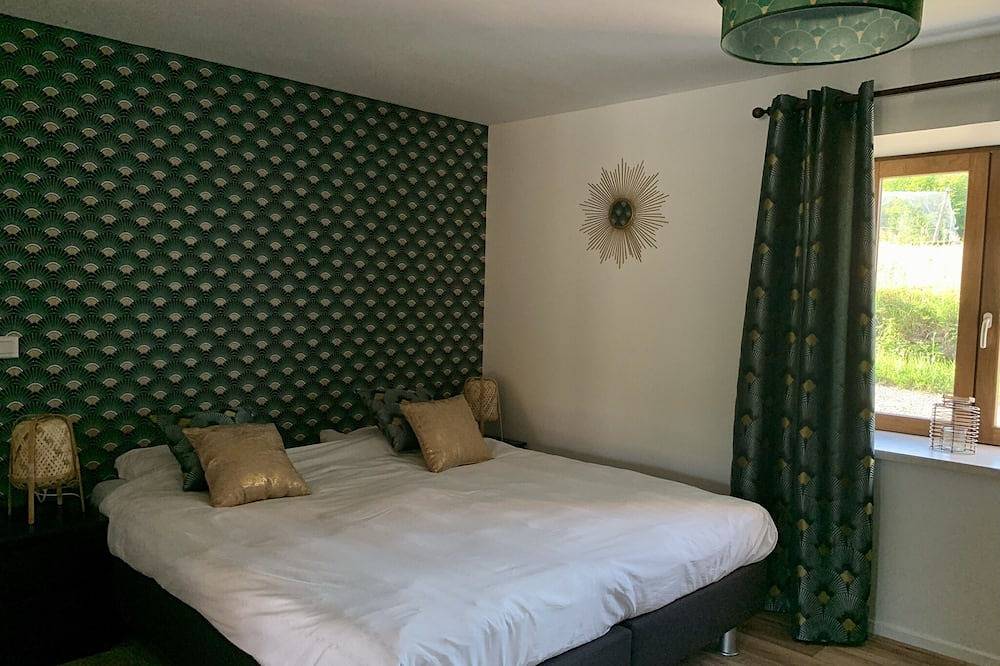 Appartement entier, Le Viallon - Gite Pmr La Grenouille - 50M² - Terrasse Vue Piscine Chauffée in Véranne, Parc Naturel Régional du Pilat