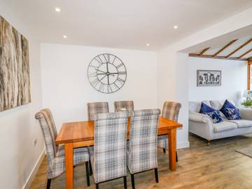 Log Cabin for 8 People in South Yorkshire, Yorkshire, Photo 3