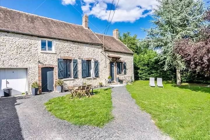 Gîte pour 6 personnes, avec terrasse et jardin à Chaintreaux
