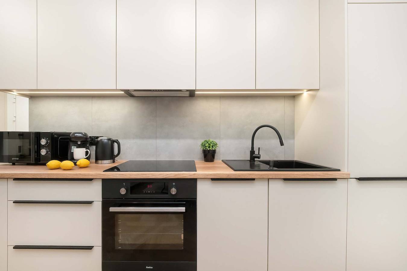 Ganze Wohnung, Charming Apartment with a Terrace   Pets Welcome in Łódź, Region Lodz