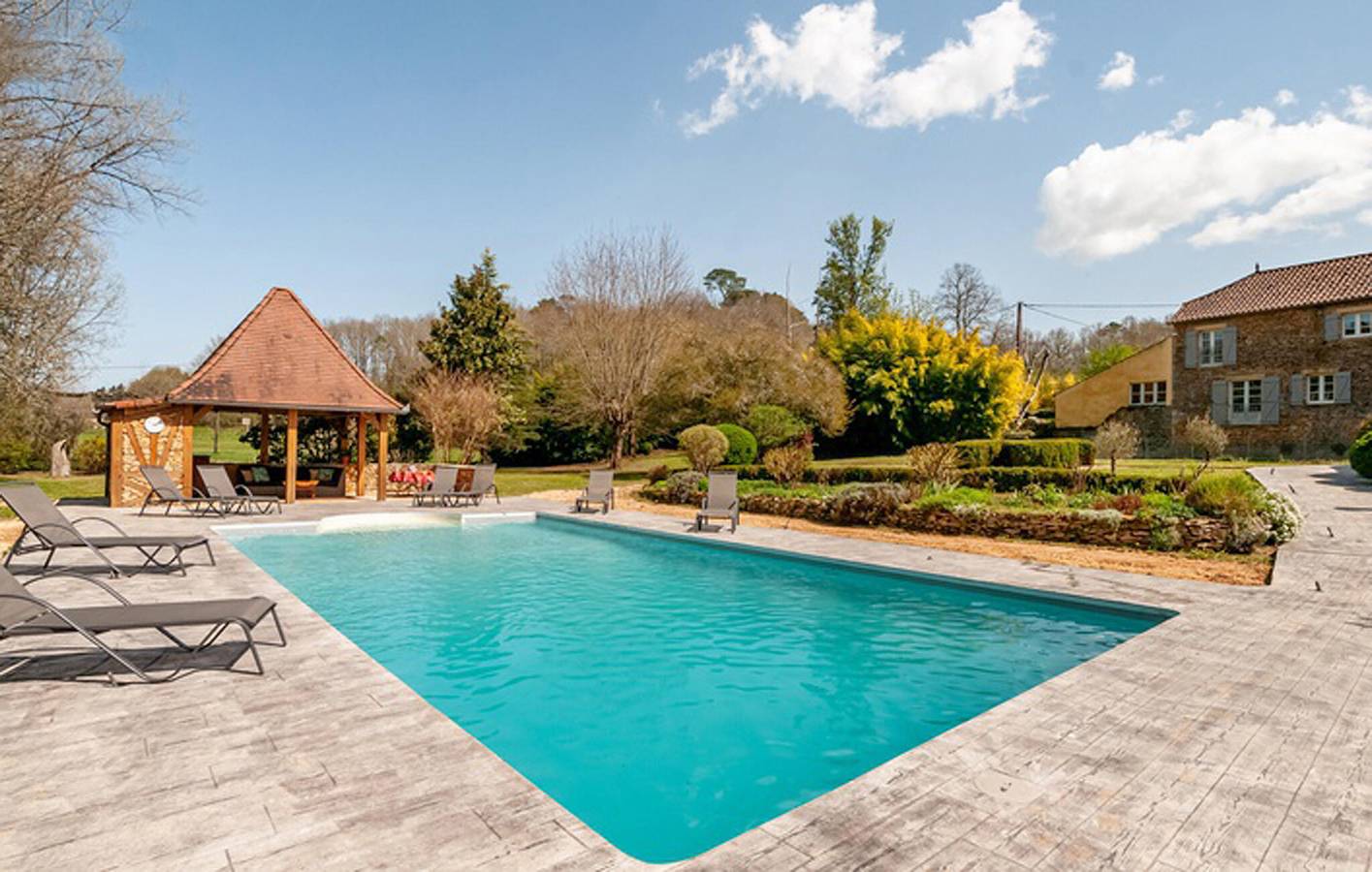 Sonniger Rückzugsort mit Pool und Garten, in der Nähe von Pomarède - 1.5km in Frayssinet-le-Gélat, Quercy