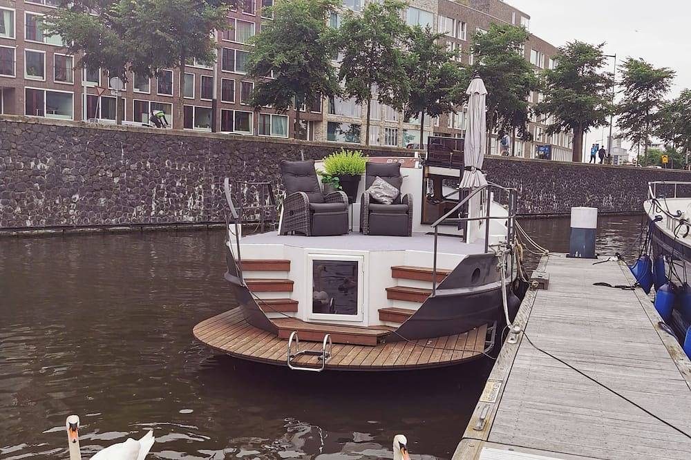 Unique houseboat with Sauna @ walking distance historic center of Amsterdam. in Holländische Küste