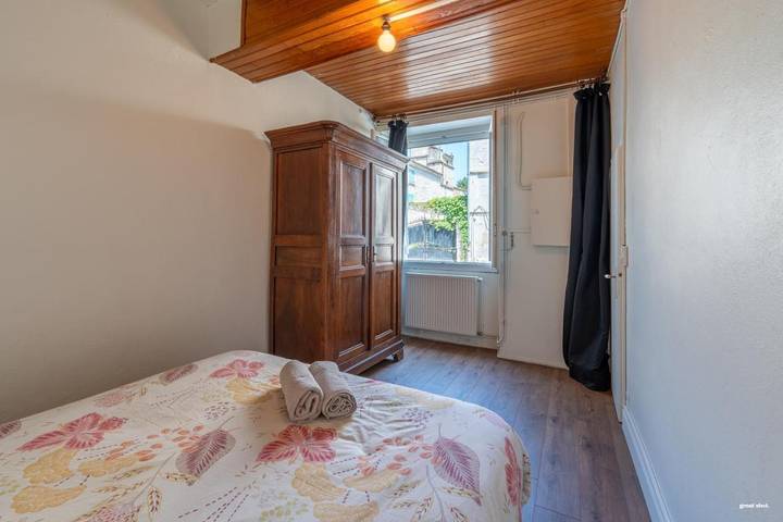 Location de vacances pour 7 personnes, avec vue ainsi que jardin et piscine, animaux acceptés à Bruniquel - 4