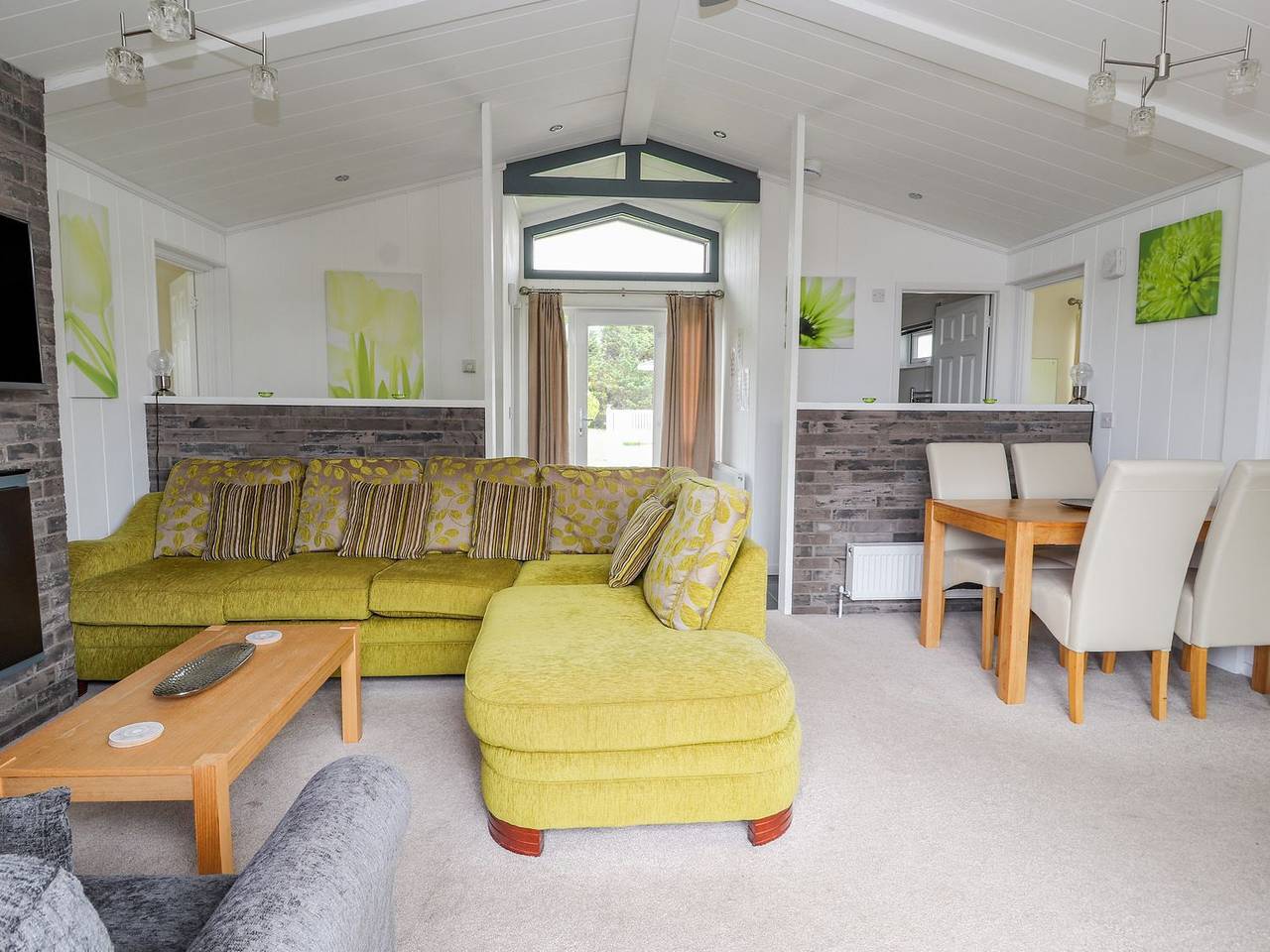 Honeysuckle Lodge in Rhyl, Conwy en omgeving