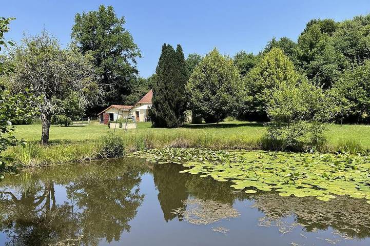 Location de vacances pour 5 personnes, avec jardin, animaux acceptés à Saint-Berain-sous-Sanvignes