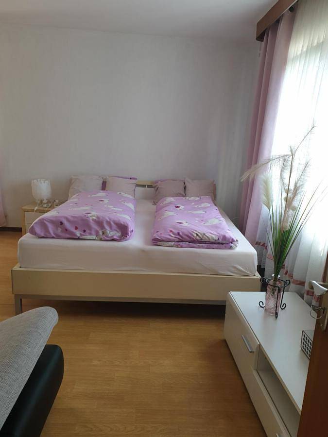 Gîte pour 3 personnes, avec terrasse et vue dans Selters
