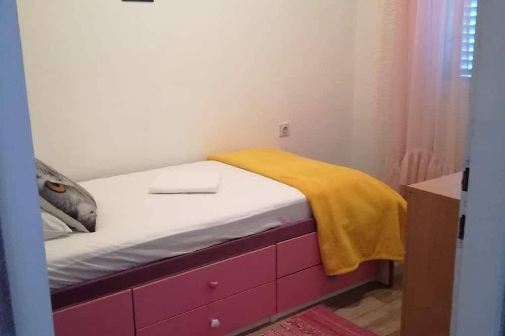 Ganze Wohnung, 3-Zimmer-Ferienwohnung am Strand Maslinica, Solta in Maslinica, Solta