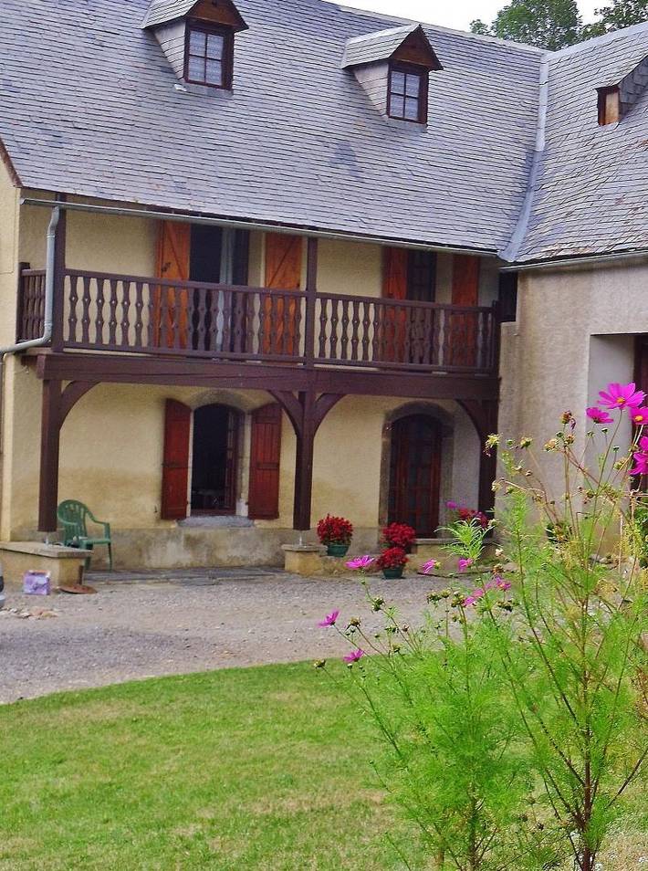 Gîte pour 6 personnes, avec jardin à Armenteule