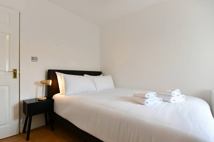 Spacious Modern 3-Bed House | Sleeps 6 - Pass the Keys in Cardiff, Cardiff region
