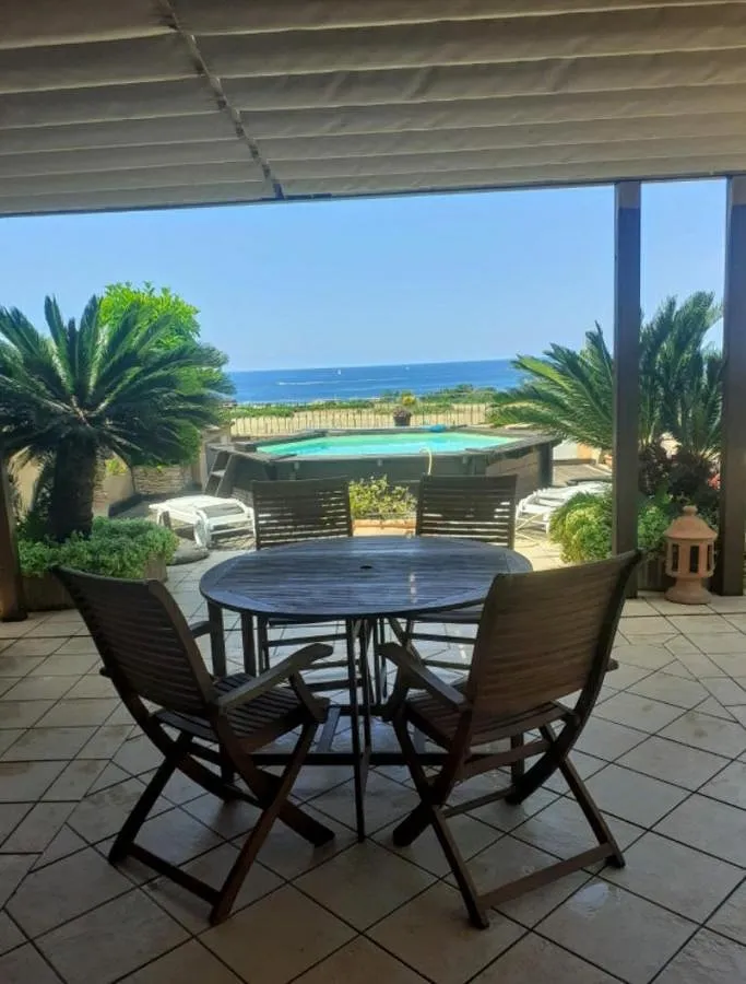 Casa de vacaciones para 6 personas, con jardín además de vistas y piscina, Se admiten mascotas - 1