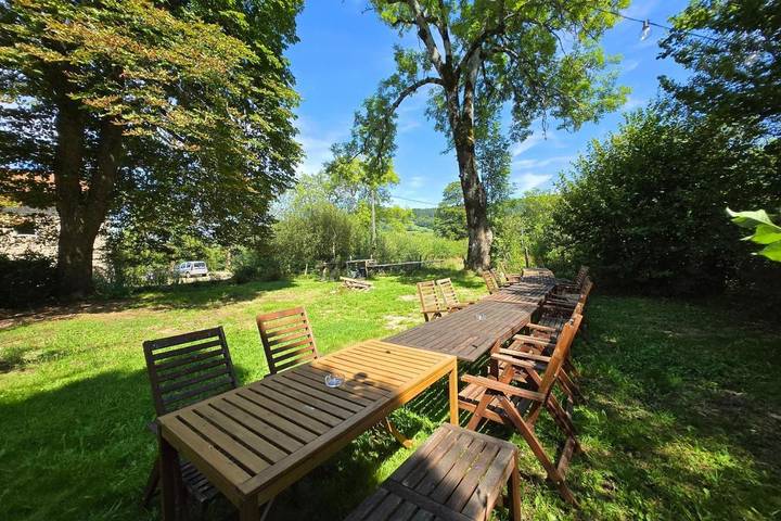 Villa pour 34 personnes, avec vue et piscine ainsi que sauna et jardin en Auvergne - 4