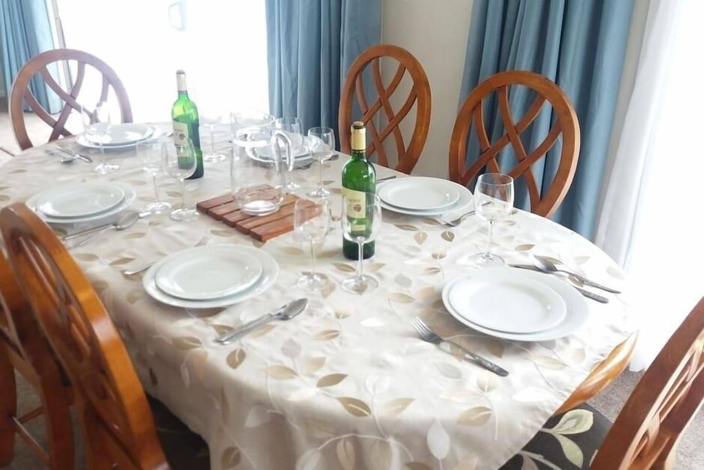 Wunderschönes Ferienhaus mit Meerblick 1 zurück vom Strand in Kapiti Coast District